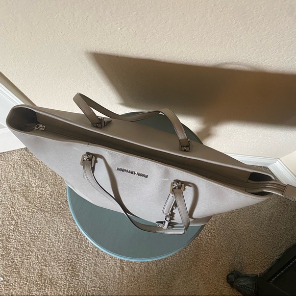 Michael Kors Jet Set Travel MD TZ Multi-Function Tote - Picture 7 of 14